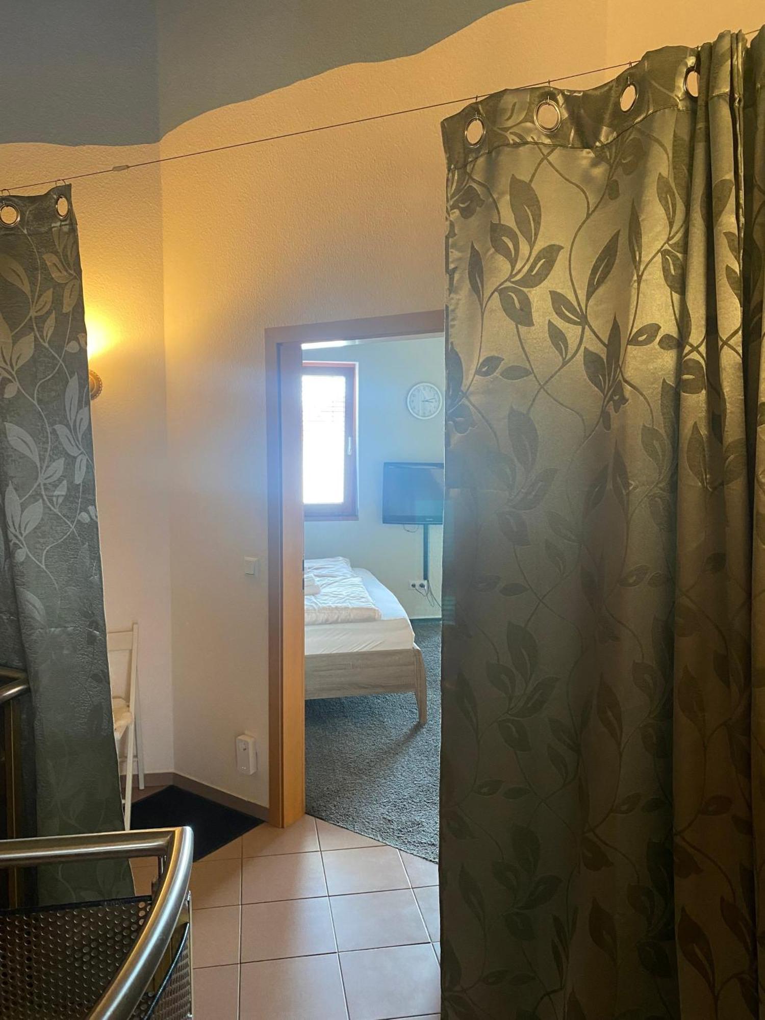 Maisonette-Ferienzimmer Am Backhausgarten Флонгайм Екстер'єр фото
